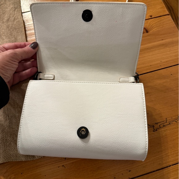 Betsey Johnson White Faux Leather Crossbody Bag with Black Skull Studs. - Picture 5 of 16